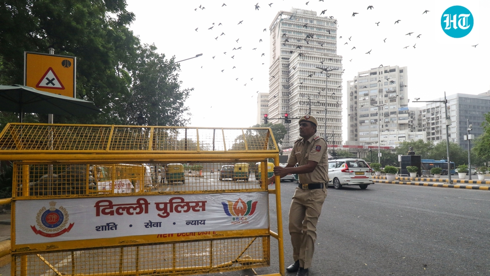 'Genitais supostos foram cortados': O corpo da adolescente de Delhi violada foi confundido com o de um homem. Depois apareceu uma tatuagem