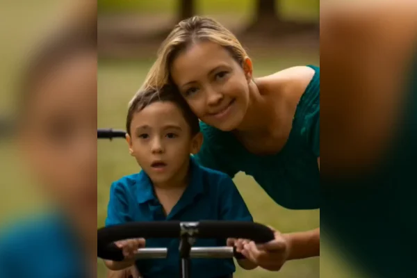 Mãe faz mais de mil denúncias em busca de acessibilidade para o filho PCD - destaque galeria