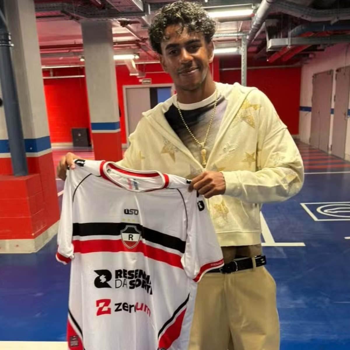 Lamine Yamal posta foto com camisa do River do Piauí após goleada do Barcelona no Camp Nou