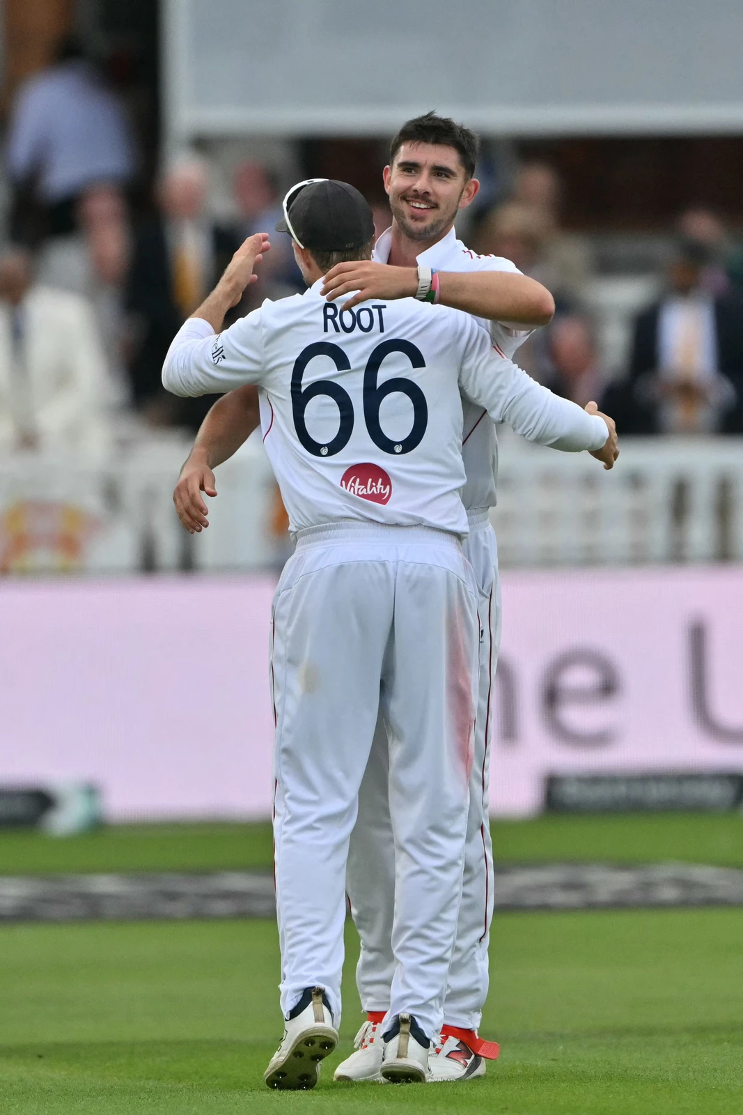 O versátil Jacks brilha enquanto a Inglaterra derrota o Sri Lanka no 1º ODI