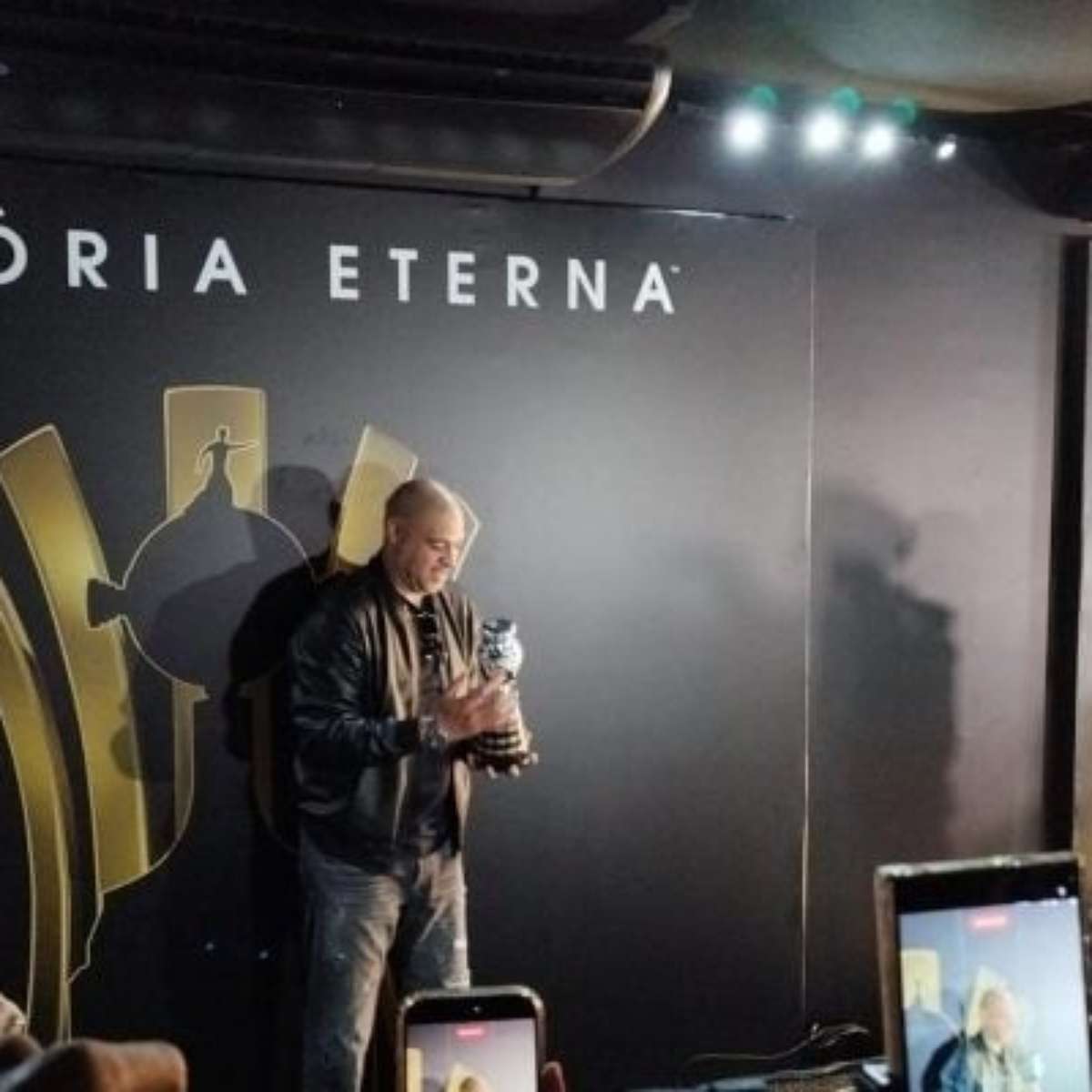 Adriano Imperador recebe homenagem e é tietado na Libertadores Experience