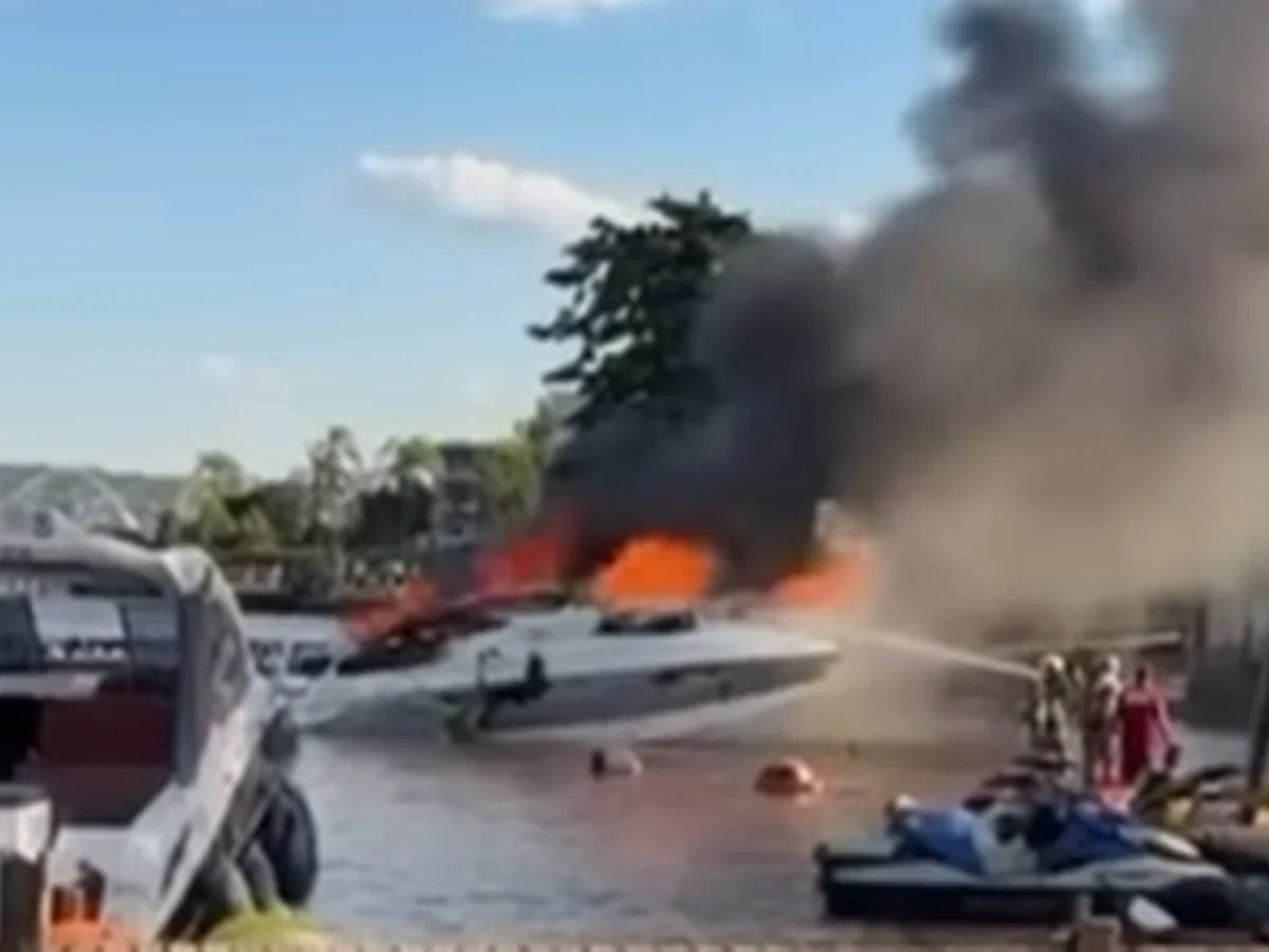 Lancha pega fogo no Lago Paranoá e deixa quatro pessoas gravemente feridas