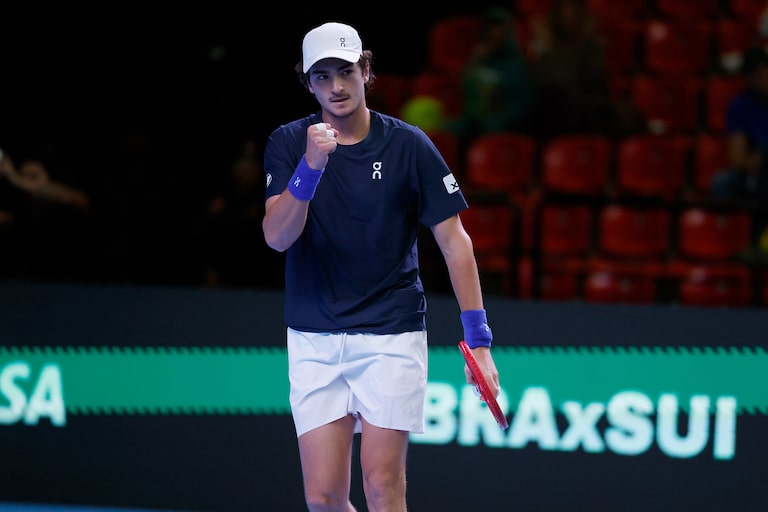 João Fonseca ganha de virada em sua estreia nacional na Copa Davis e Brasil faz 1 a 0 na Suíça