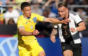 Barcelona dan Manchester United Berebut Bek Kiri di Bursa Transfer