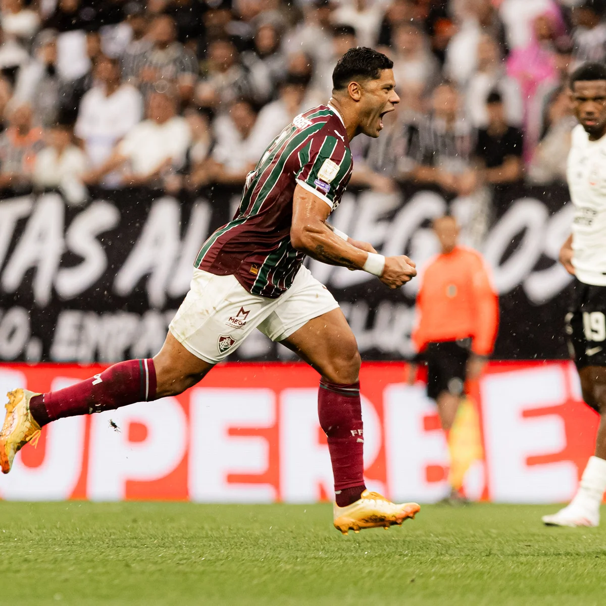 Corinthians x Fluminense tem bug no semiautomático em diferença de 0 cm