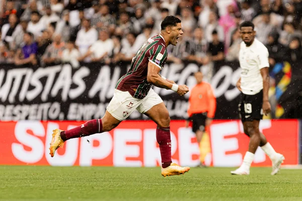 Corinthians x Fluminense tem bug no semiautomático em diferença de 0 cm