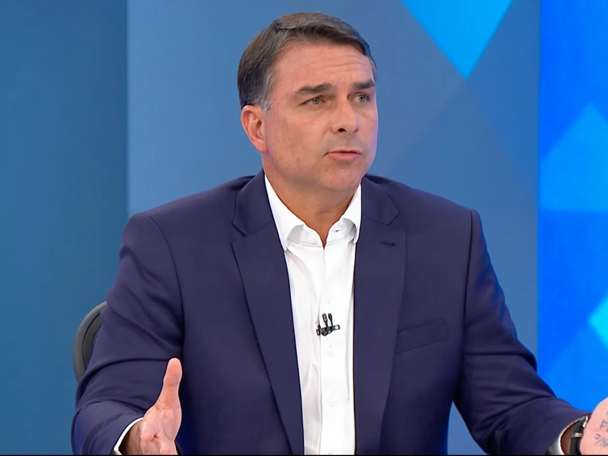 "Lula está gagá", diz Flávio após acusação de elo com milicianos
