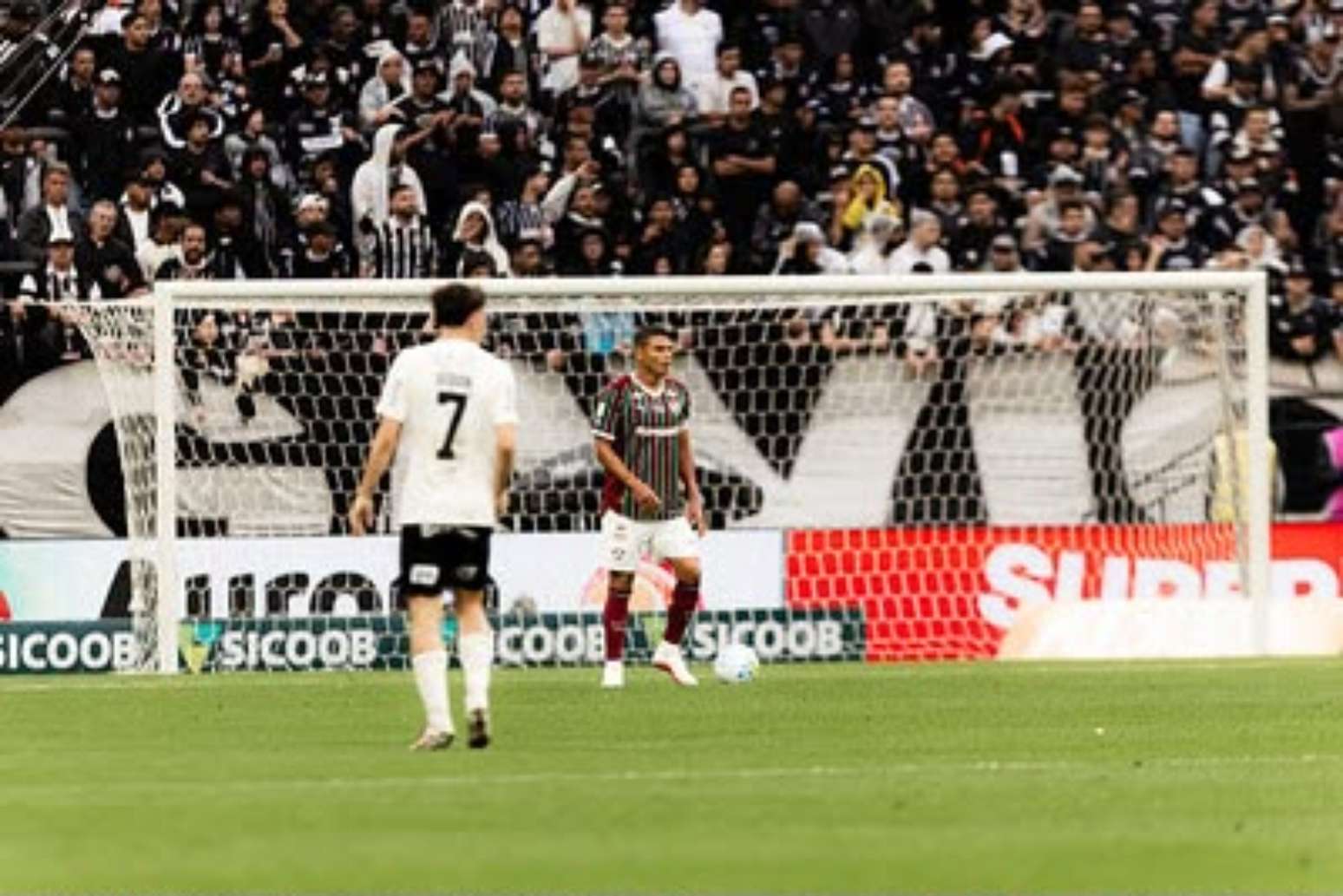 Imagem da matéria: Torcida do Corinthians faz novo protesto após mais uma derrota no Brasileirão