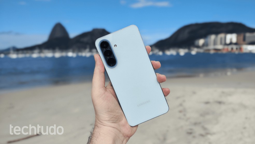 4 celulares que são 'sofisticados', mas não são caros