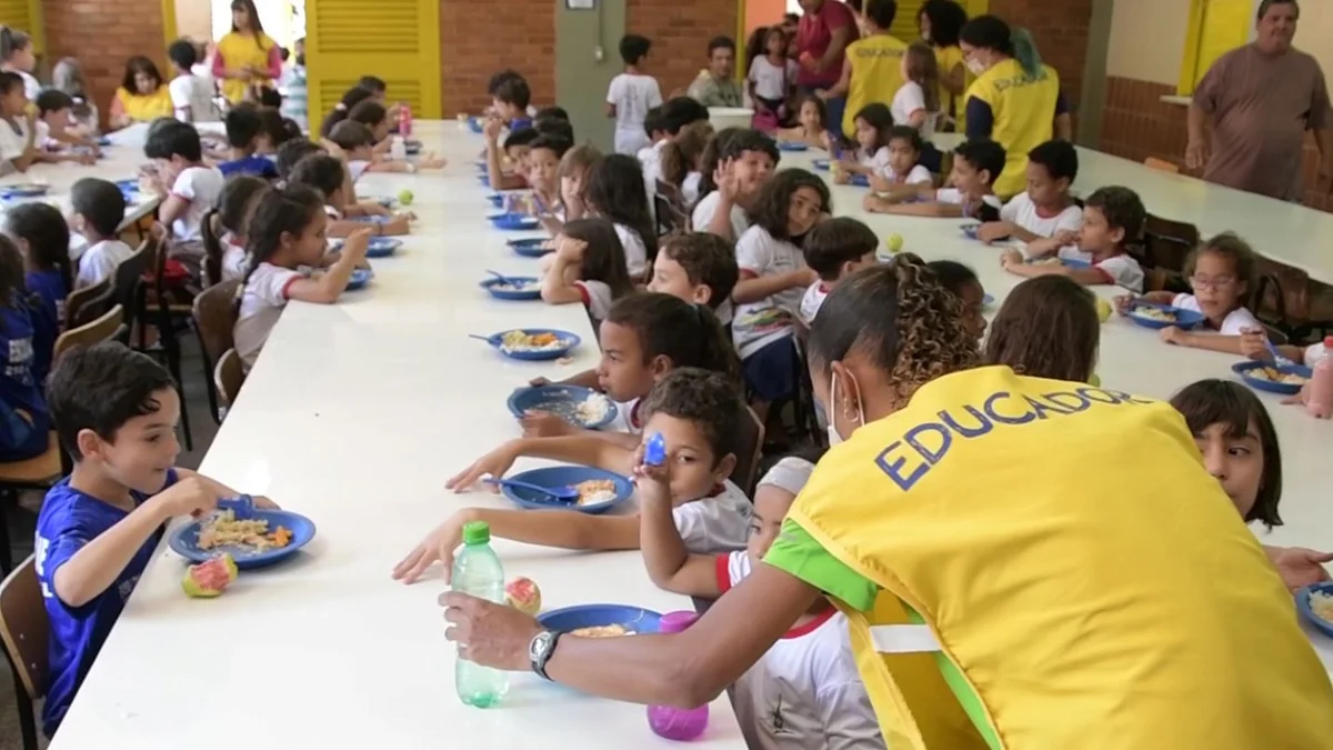 Educadores sociais do DF paralisam atividades por atraso em pagamentos