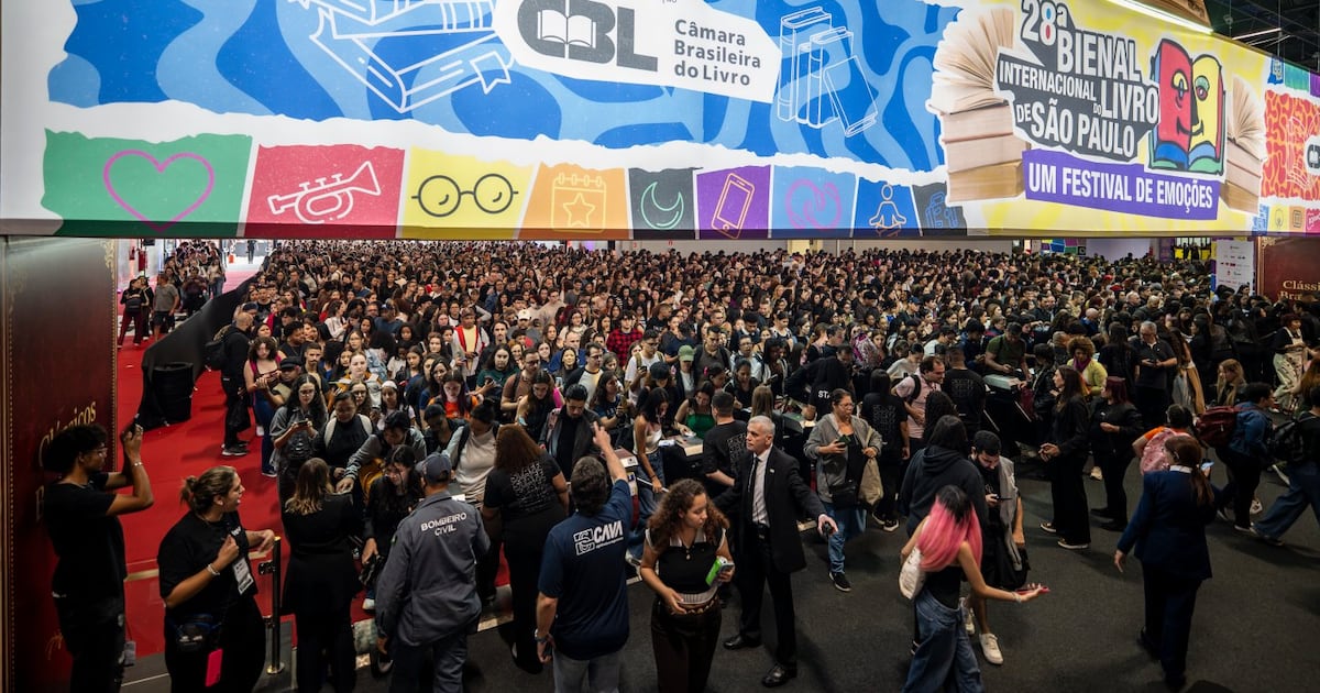 Mais pessoas atrás de livros do que de carros? Bienal dá 760 mil razões para acreditar