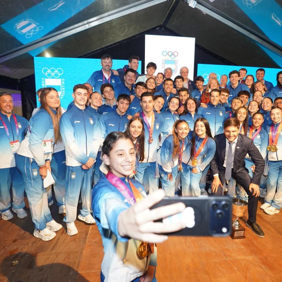 Parte de la delegación nacional en la fiesta del Comité Olímpico Argentino en la Casa Suramericana 2026