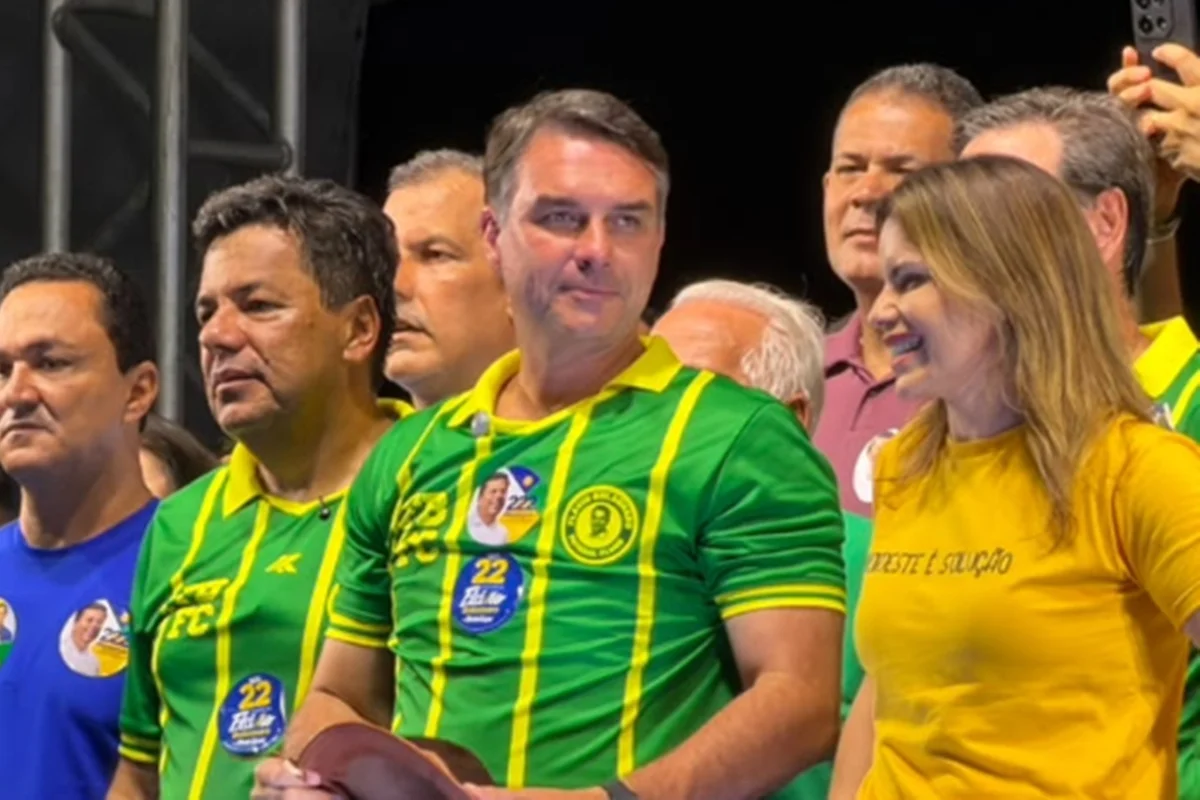 No Nordeste, Flávio tenta reduzir votação local de Lula ao ligá-lo a Moraes