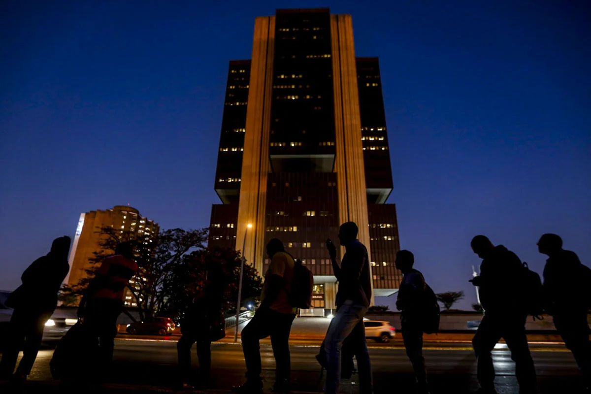 Copom vê "aumento da incerteza" e diz que cenário econômico exige "cautela"