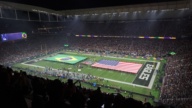 Gramado do Maracanã liga alerta na NFL antes de jogo entre Cowboys e Ravens, aponta jornal americano