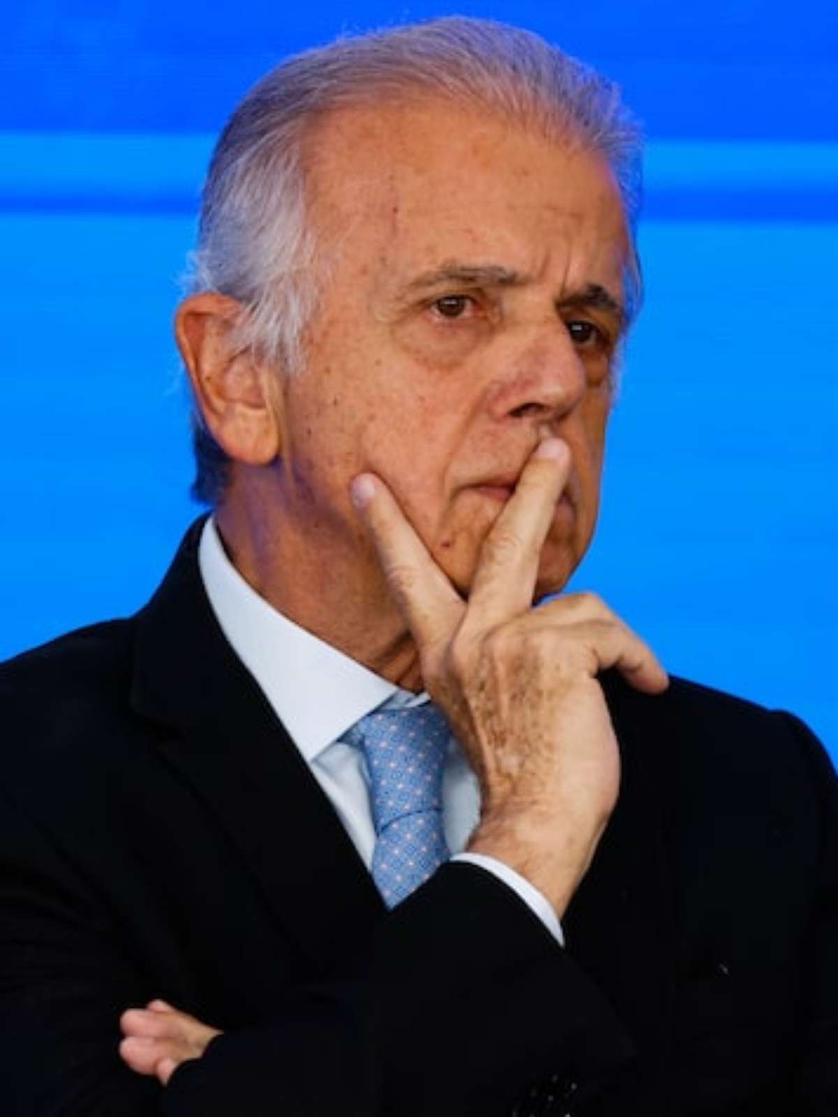 Ministro da Defesa tem celular clonado; golpistas pedem contribuição para suposto evento beneficente