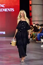 Jhona Burjack e Gabi Pires: casal de modelos fecha o Metrópoles Catwalk