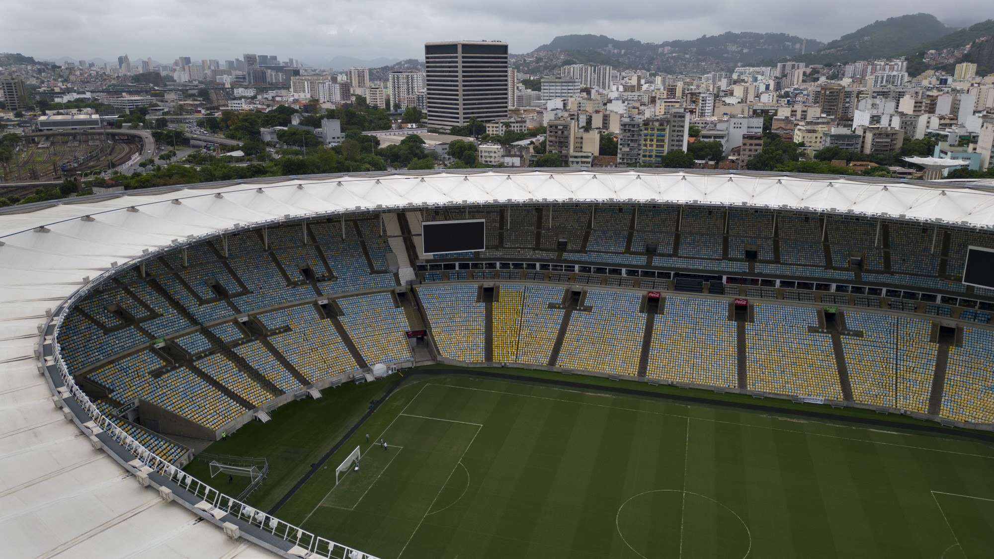 Gramado do Maracanã liga alerta na NFL antes de jogo entre Cowboys e Ravens, aponta jornal americano