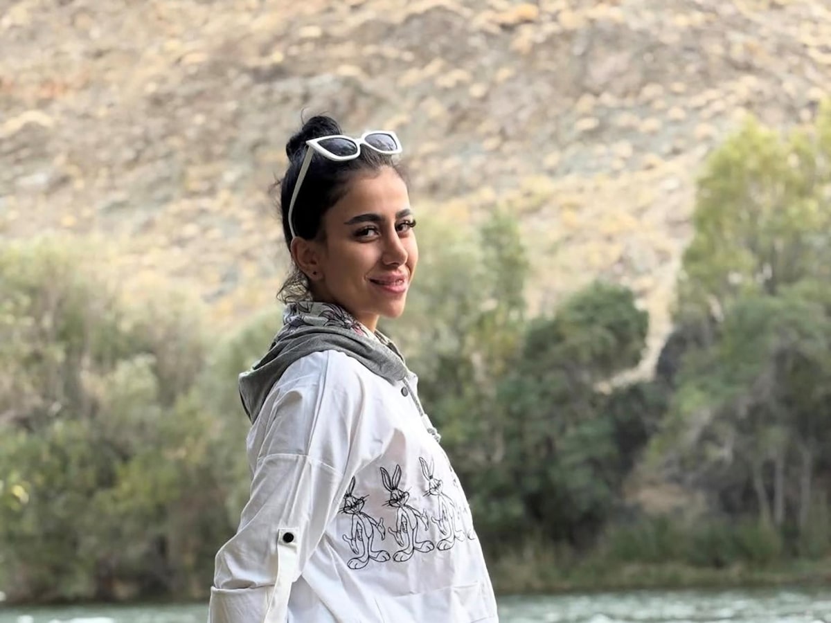 Condenada à morte aos 21 anos por participar de protestos, iraniana aguarda execução
