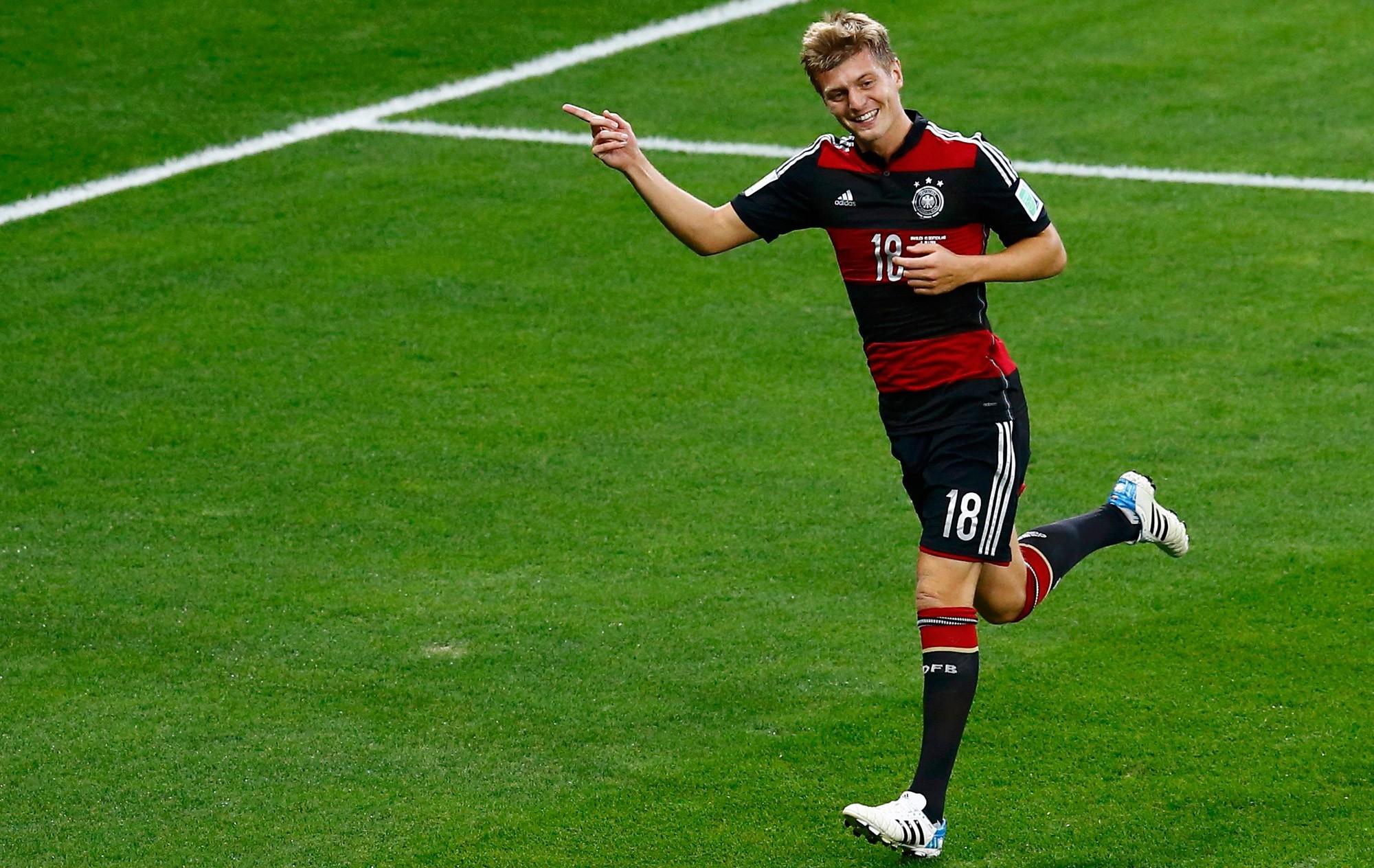 Kroos critica três jogadores da Alemanha e ironiza: "Não foram à Copa"