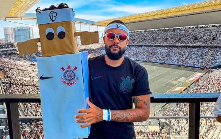 Sósia de Memphis é atacado após ser confundido com holandês na web