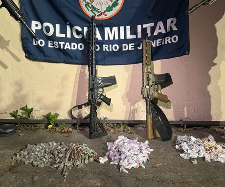PM deixa suspeito morto e apreende dois fuzis após confronto em comunidade da Penha, no Rio
