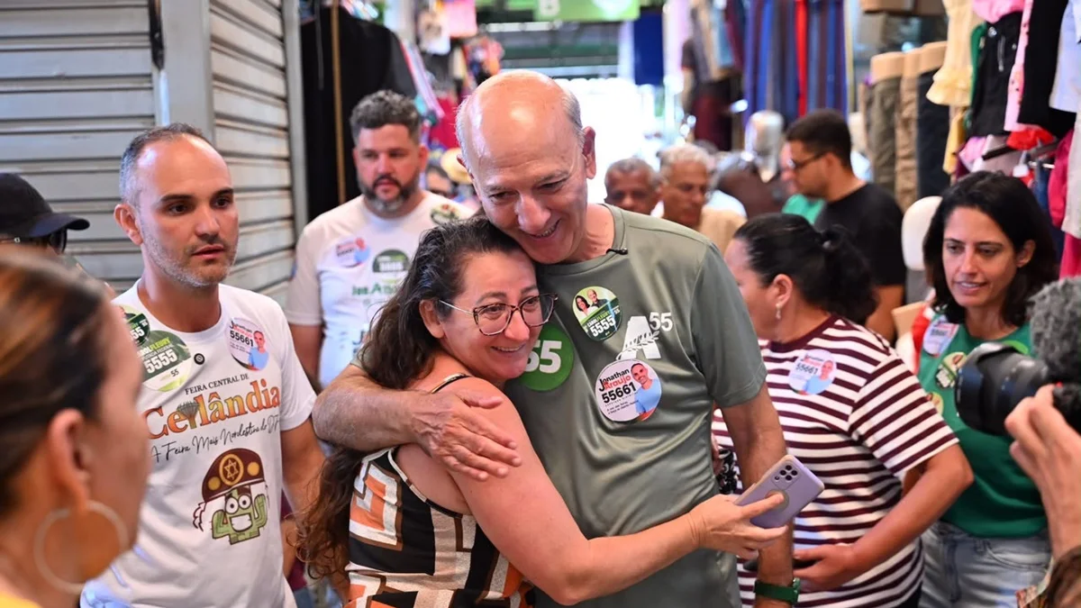 Arruda diz que pretende dar fim à licitação para boxes de feiras do DF