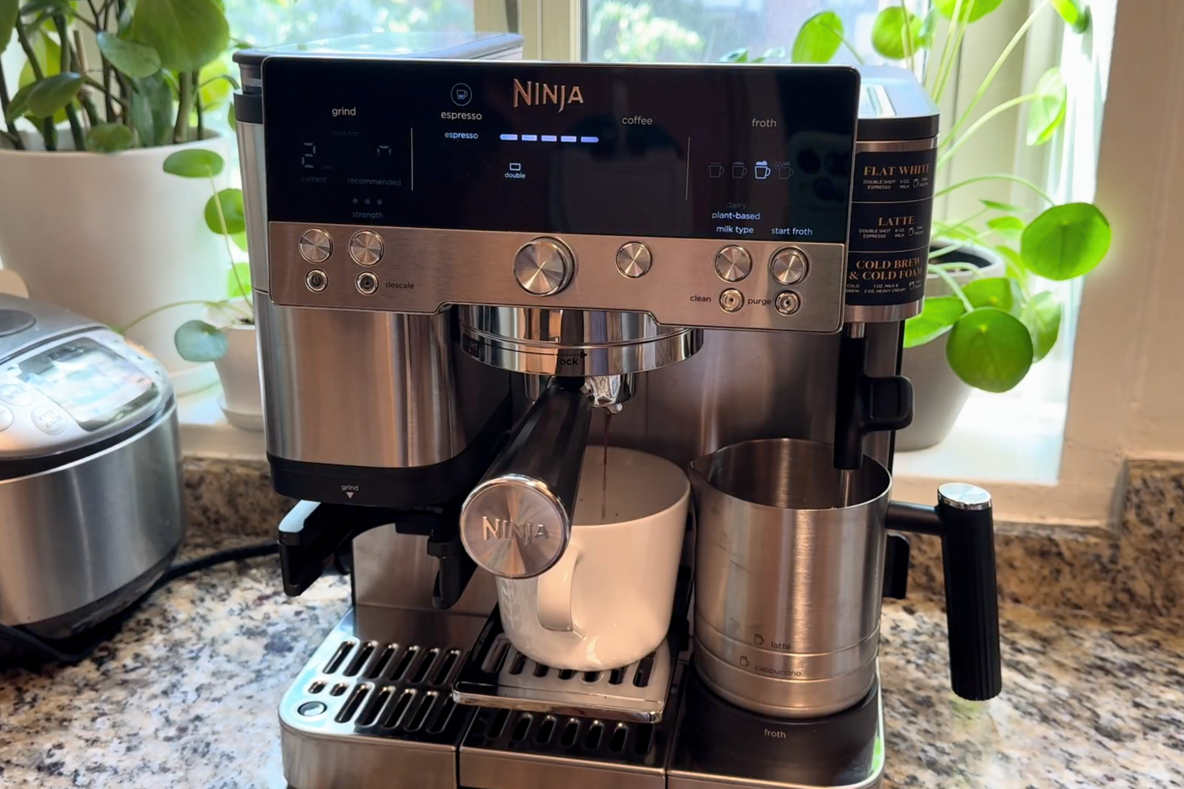Nossa cafeteira favorita da Ninja acabou de ter um corte de preço