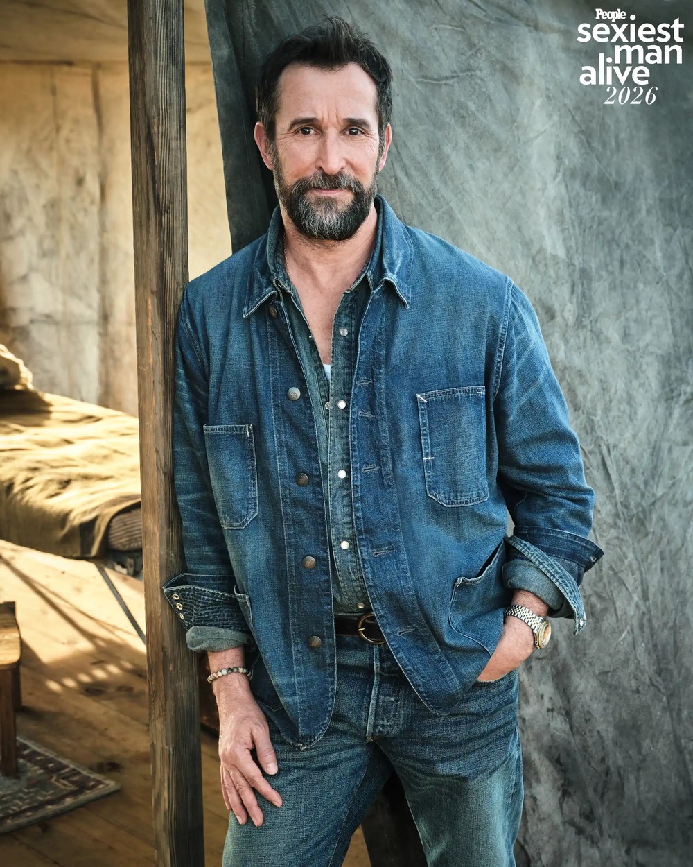 Noah Wyle, de 'The Pitt', é eleito o homem mais sexy do mundo em 2026; saiba tudo — Foto: Jeff Lipsky/Four Eleven Agency/People