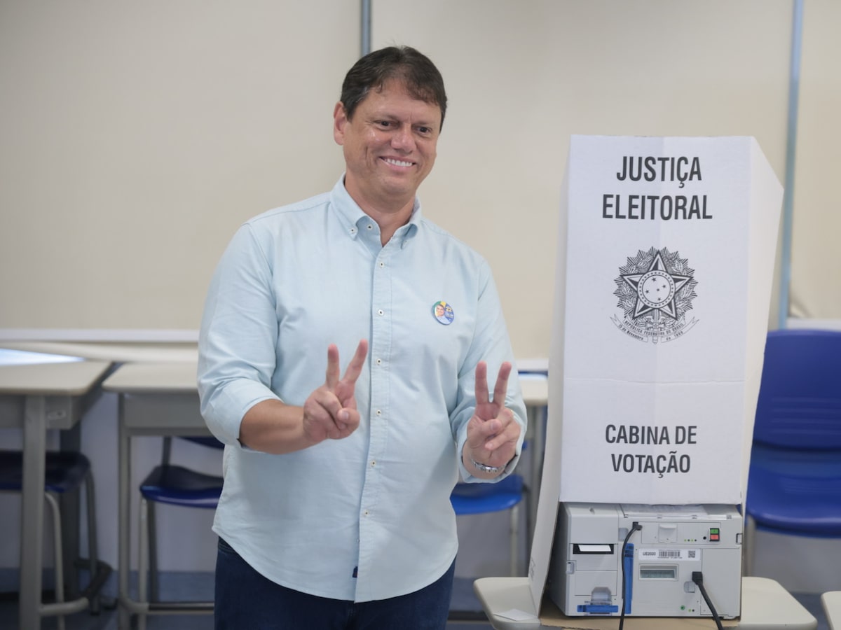 Tarcísio cita otimismo com possível gestão Flávio e voto de indignação com governo sem coragem