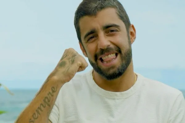 Pedro Scooby se manifesta após ser citado em ação contra o pai: "Abri mão"