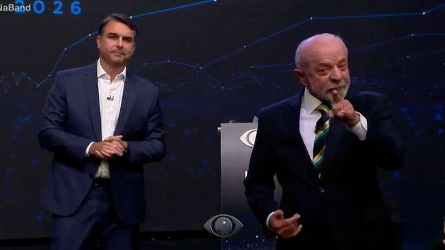 Provocações, bronca e falso alarme de bomba: o debate entre Flávio Bolsonaro e Lula em 7 pontos