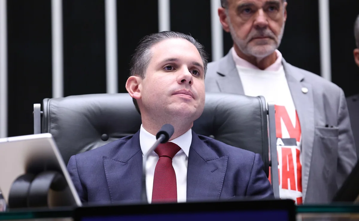 Hugo Motta em votação no fim da escala 6x1