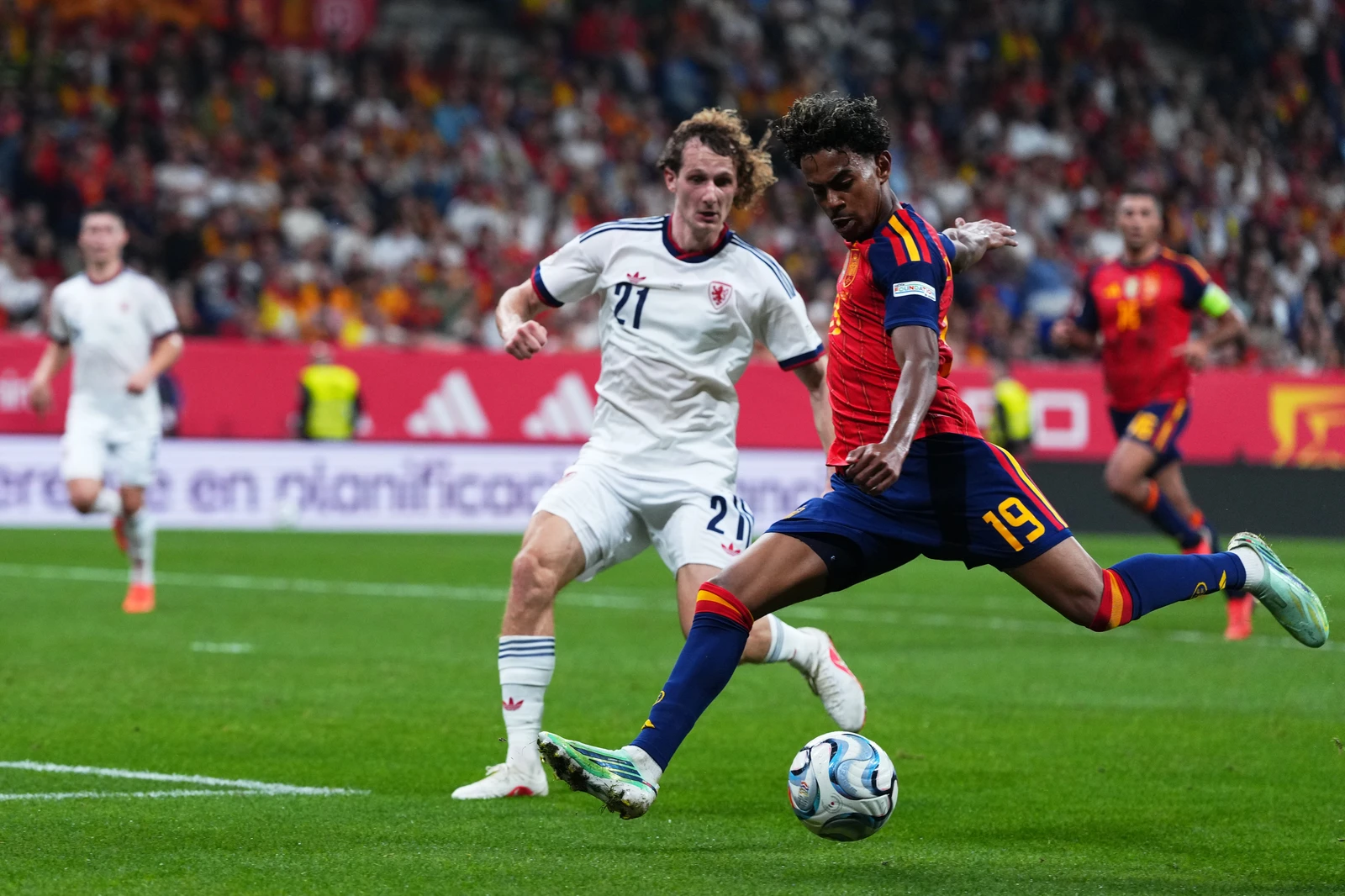 O treinador do Catar, Lopetegui, elogia os torcedores sauditas 'muito fortes' após a emocionante decisão por pênaltis