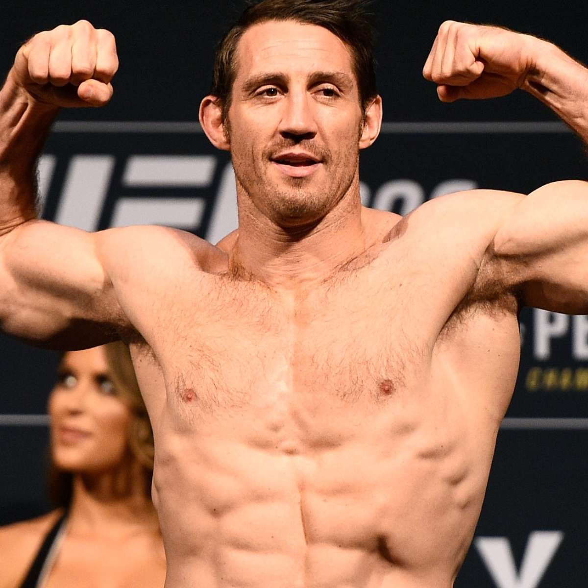 Ex-lutador do UFC Tim Kennedy leva três tiros na perna em emboscada no Congo