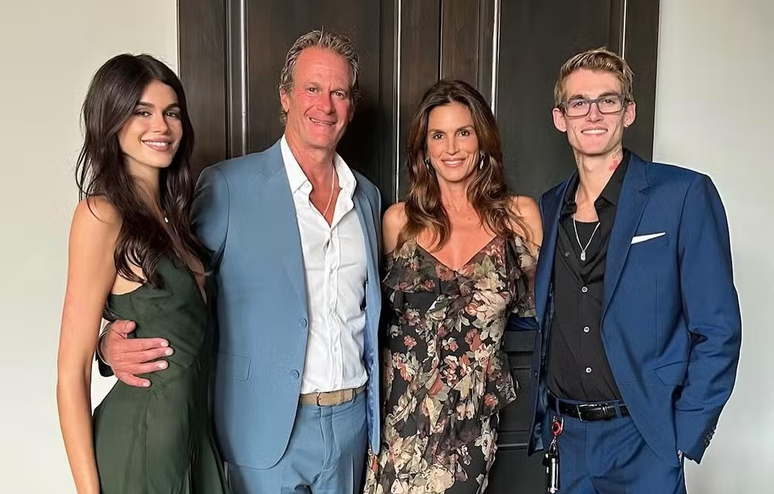 Atriz Cindy Crawford lamenta morte do filho mais velho: 'Profundamente devastados'