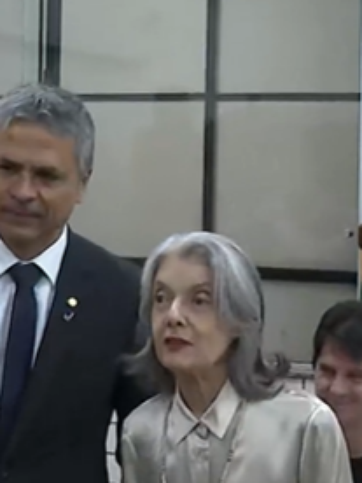Cármen Lúcia, Kassio Nunes Marques, Douglas Ruas e Haddad vão às urnas nesta manhã