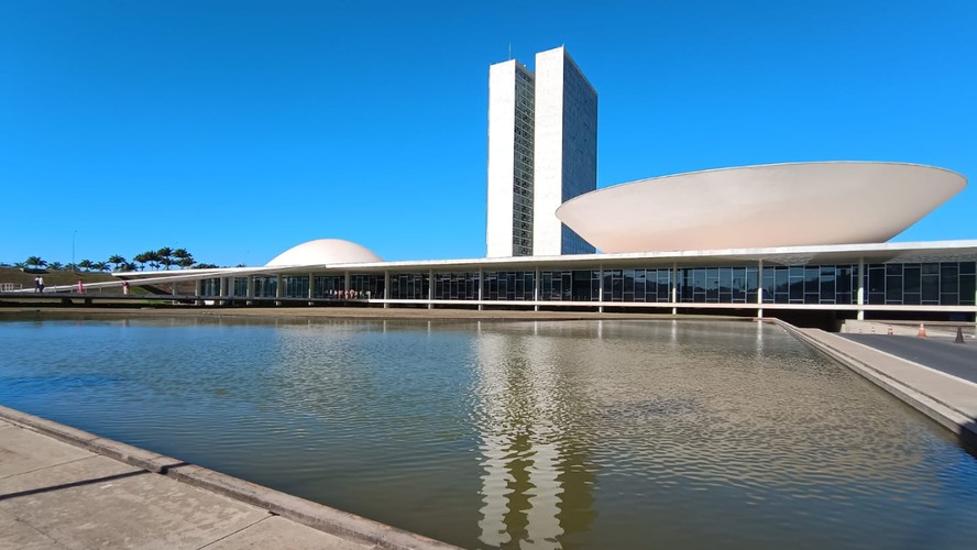 Proposta de Flávio Bolsonaro para estender mandato enfrenta resistência no Congresso