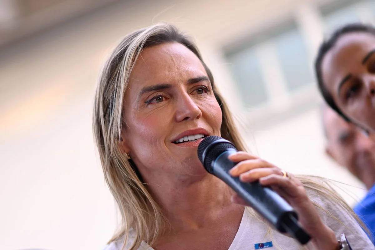 Imagem da matéria: Celina promete ampliar cirurgias e gratuidade no transporte público