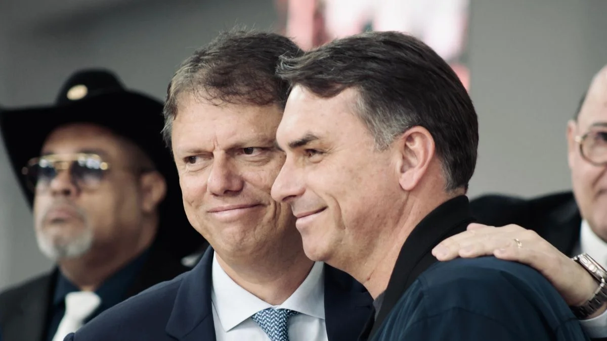 “Tenho certeza que a vitória está chegando”, diz Tarcísio sobre Flávio