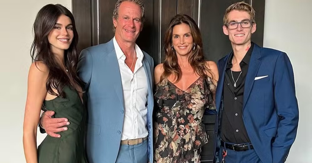 Atriz Cindy Crawford lamenta morte do filho mais velho: 'Profundamente devastados'