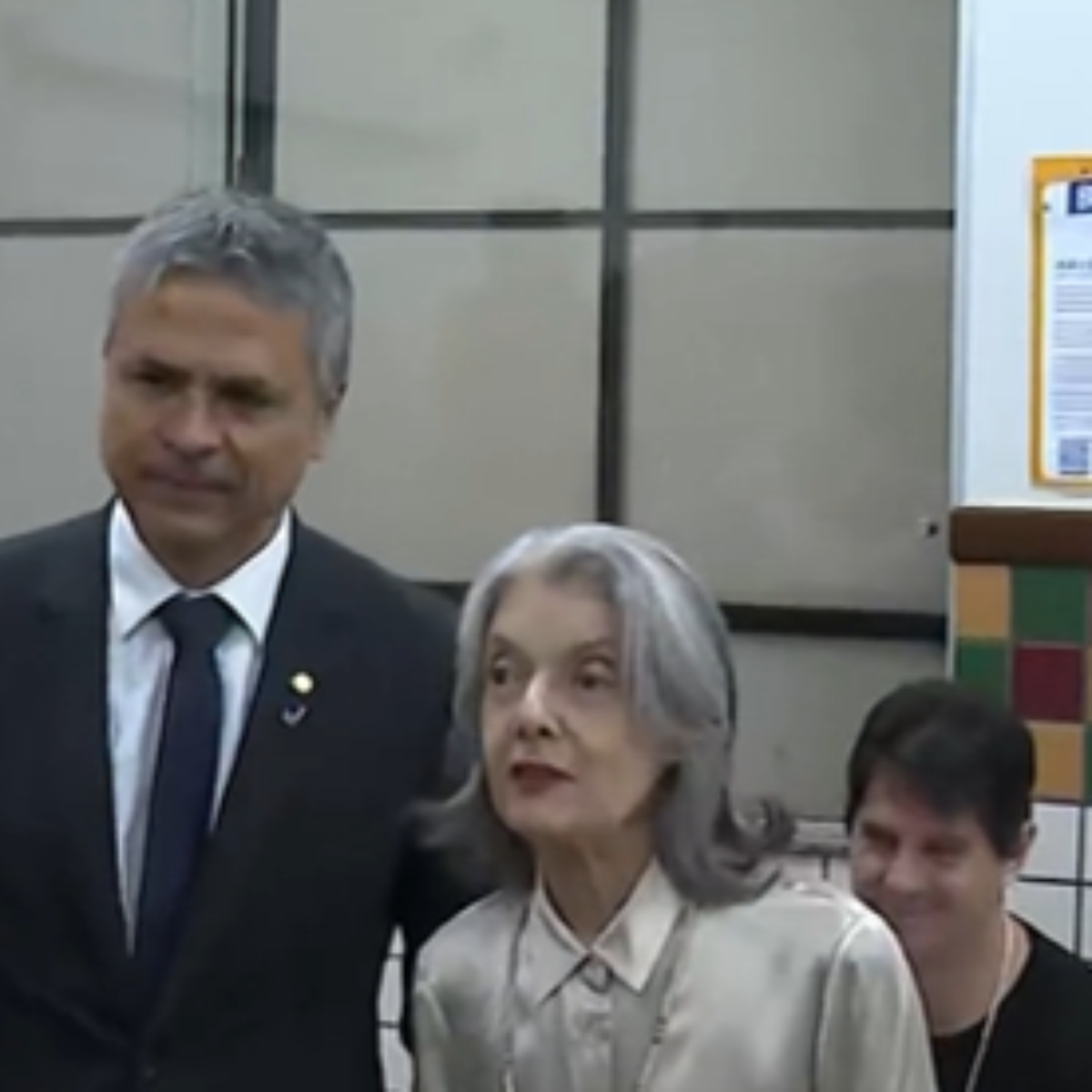 Cármen Lúcia, Kassio Nunes Marques, Douglas Ruas e Haddad vão às urnas nesta manhã