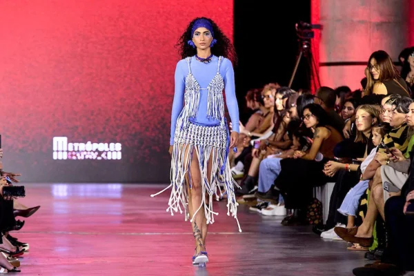 Franjas dominam passarelas em Brasília e nas semanas de moda internacionais