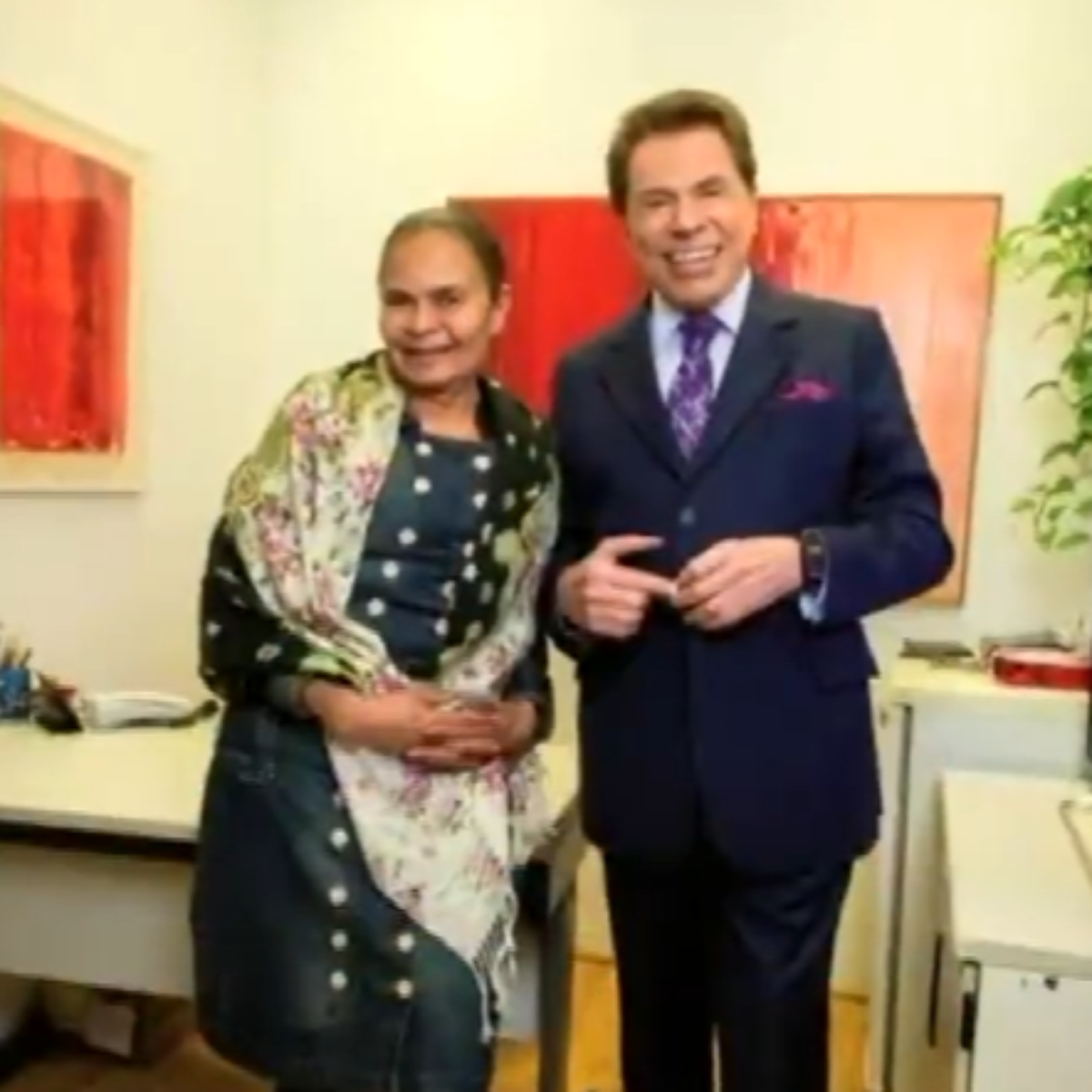 'Bife do Silvio Santos' será vendido na marmitaria de ex-camareira do apresentador; ela deseja voltar à Bahia