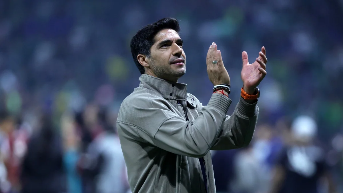 Abel Ferreira parabeniza jogadores do Palmeiras após classificação