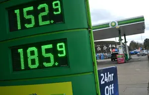 Harga Minyak Dunia Tembus US$ 106 Dampak Houthi Serang Saudi Aramco
