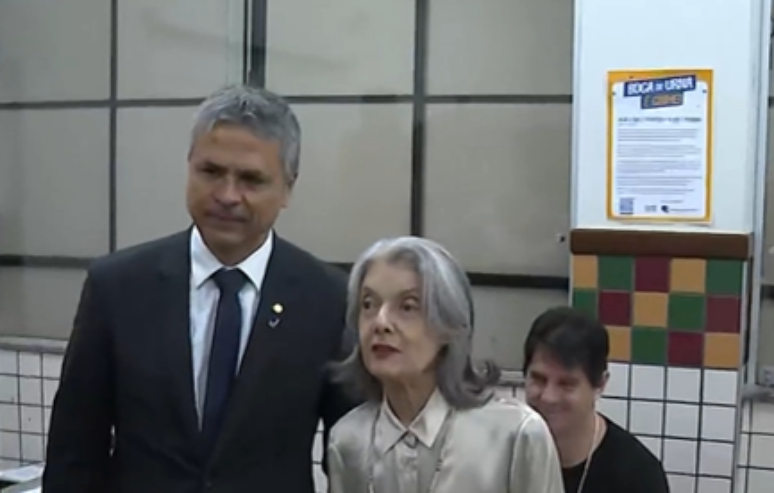 Cármen Lúcia, Kassio Nunes Marques, Douglas Ruas e Haddad vão às urnas nesta manhã