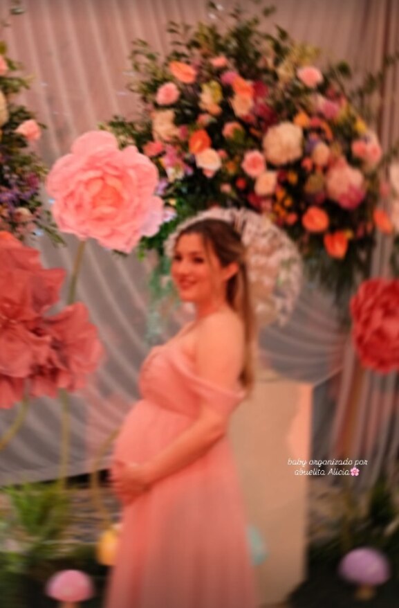 Alicia Villarreal organiza lujoso baby shower para su hija Melenie Carmona: filtran el nombre de su bebé