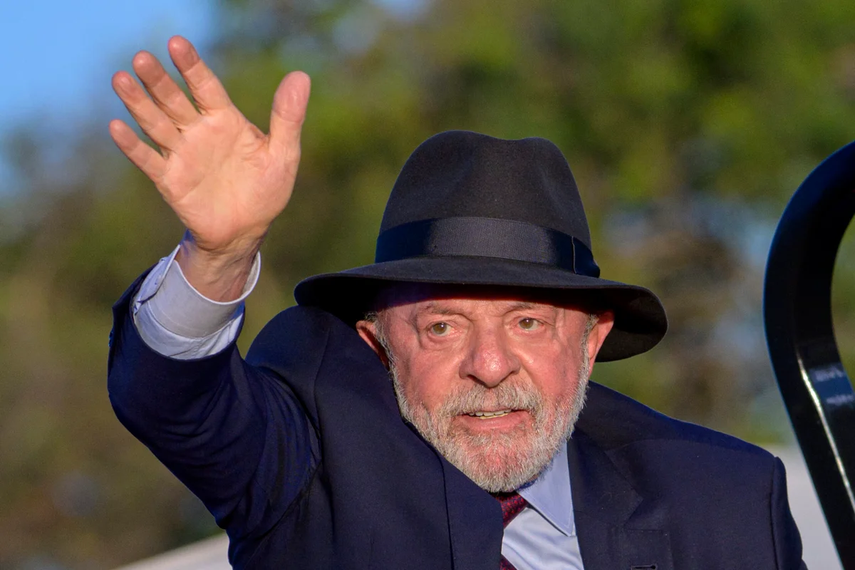 Imagem da matéria: Lula volta a ganhar entre presos no 2º turno, com 72% ante 27,8% de Flávio