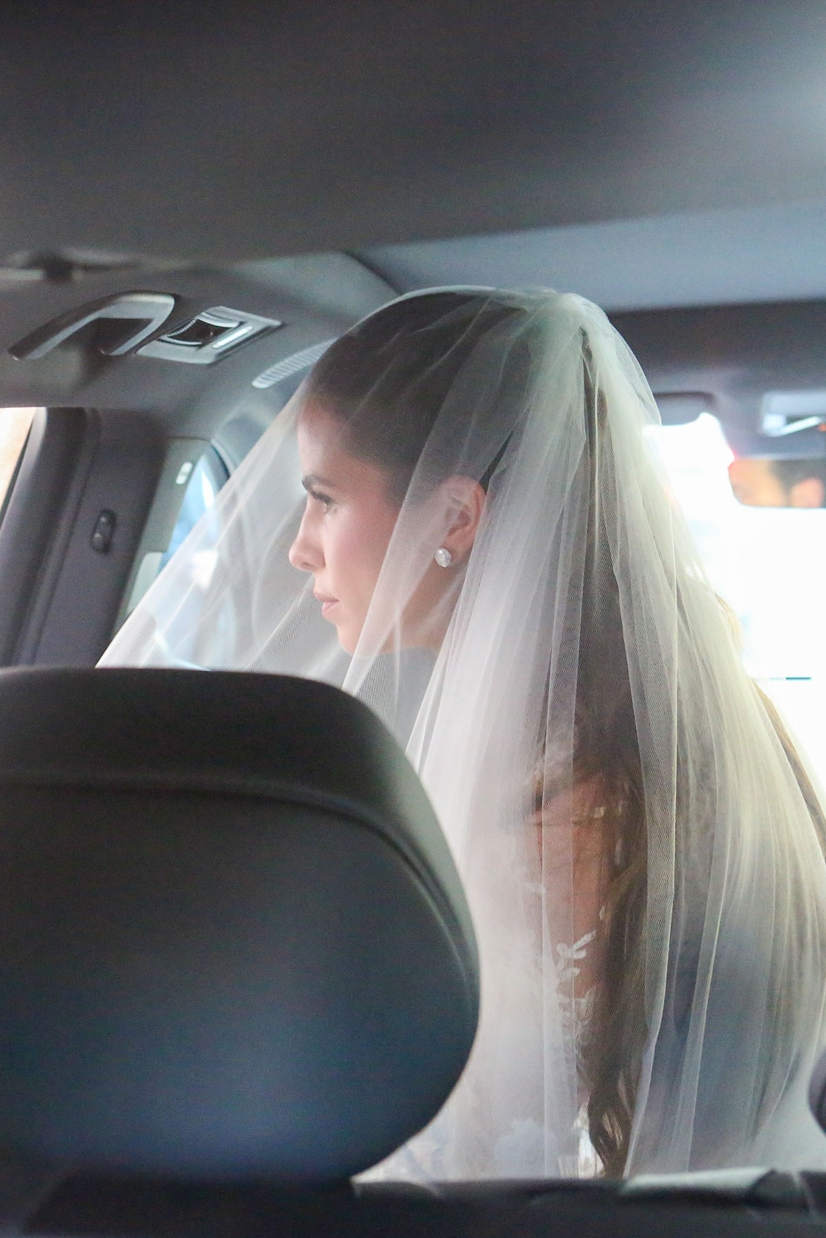 Giulia Be se casa com Conor Kennedy em vestido Harris Reed feito sob medida